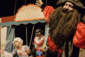 “Arlecchino e Colombina nel teatrino di Mangiafuoco” al Teatro Le Maschere